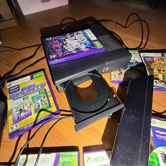 Xbox 360 250GB Kinect in the original box - Picture 7 of 14